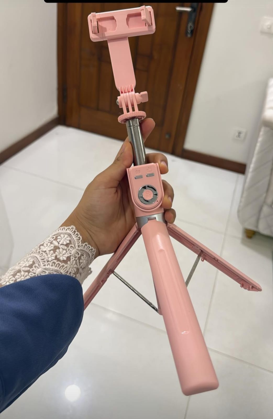 Pink selfie stick + tripod (without Light)